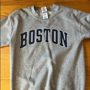 UNISEX BOSTON CREWNECK